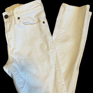 EUC American Eagle White Flex Jeans Size: 28